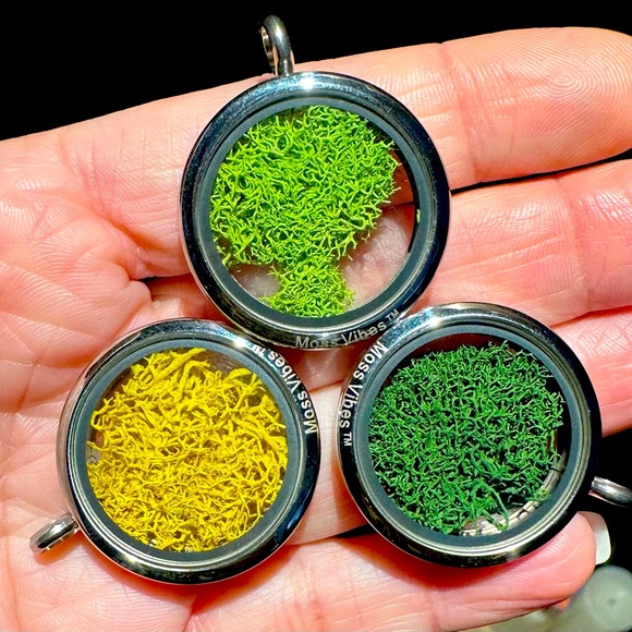 Eternal Moss Locket Pendant Necklace- Forest Green - Picture 9 of 10